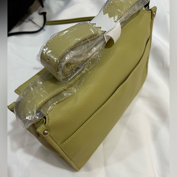 French Connection slouchy Messenger Bag Wasabi color NWT MSRP $118.00 - Picture 5 of 6